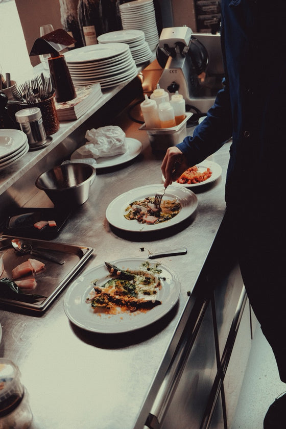 Plating a dish at the Vinoria Lilo counter